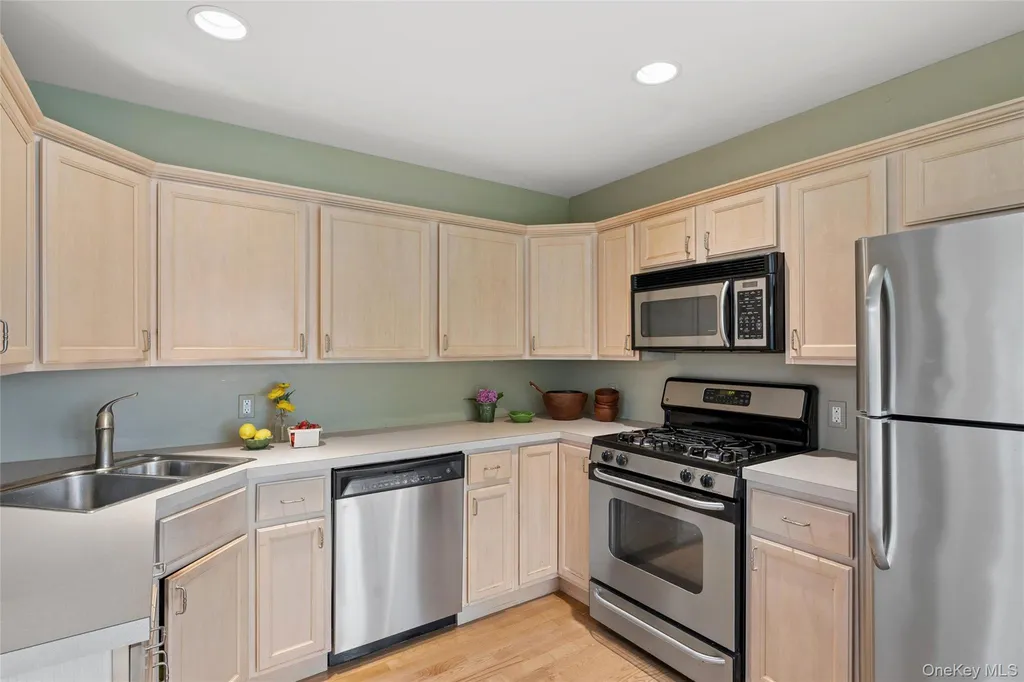 46 Summerfield Lane N Aquebogue NY 11901