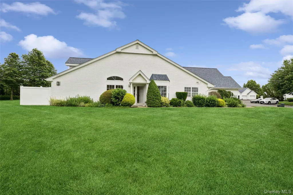 46 Summerfield Lane N Aquebogue NY 11901