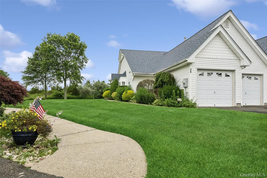 46 Summerfield Lane N Aquebogue NY 11901