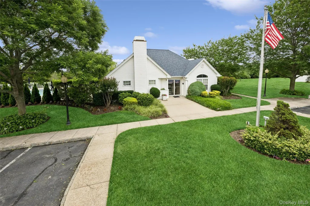 46 Summerfield Lane N Aquebogue NY 11901