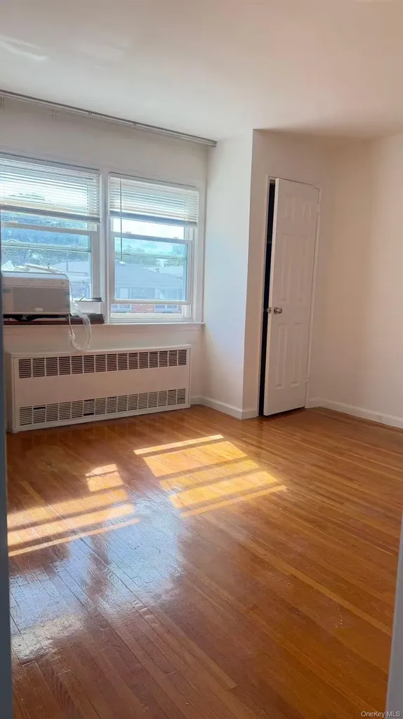 4756 196th Street Flushing NY 11358