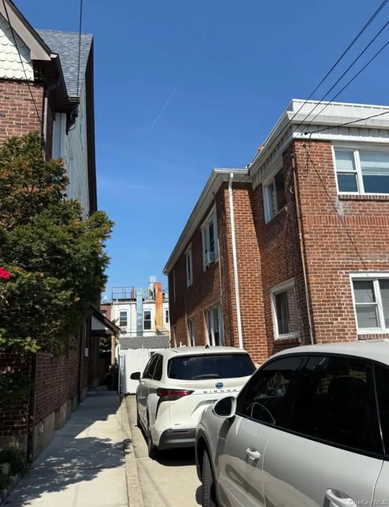 2937 213th Street Bayside NY 11360