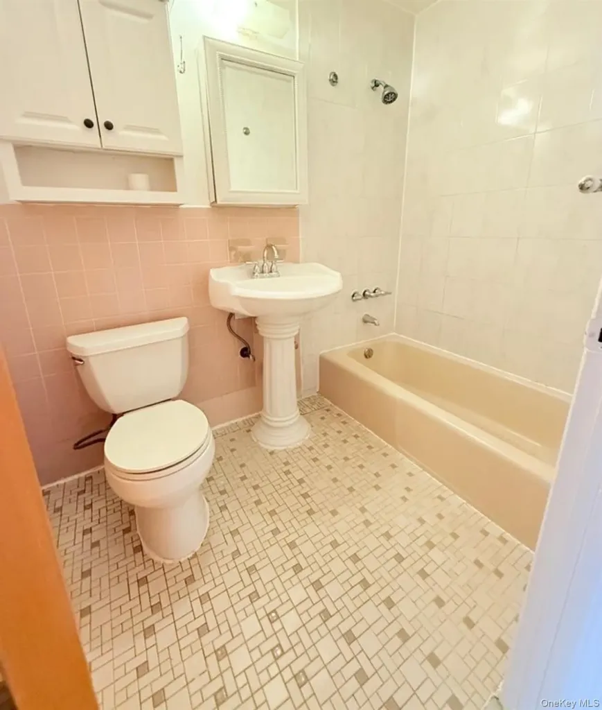 2937 213th Street Bayside NY 11360