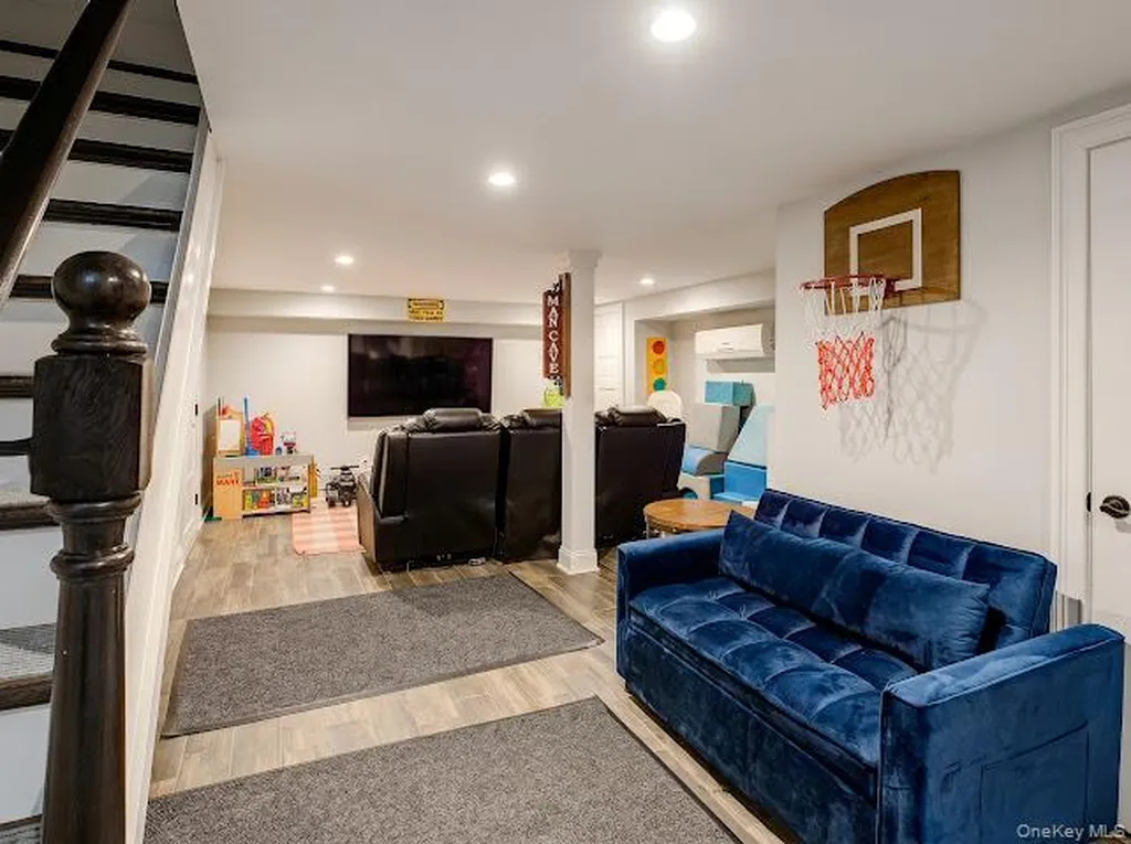 3980 Park Avenue Seaford NY 11783