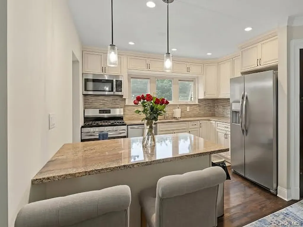 3980 Park Avenue Seaford NY 11783