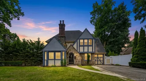 3980 Park Avenue Seaford NY 11783