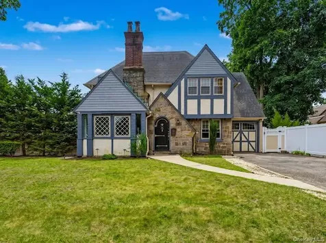 3980 Park Avenue Seaford NY 11783