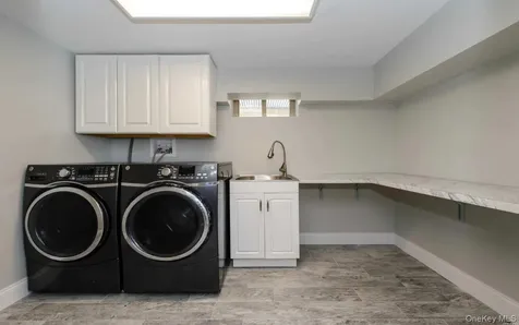 3980 Park Avenue Seaford NY 11783