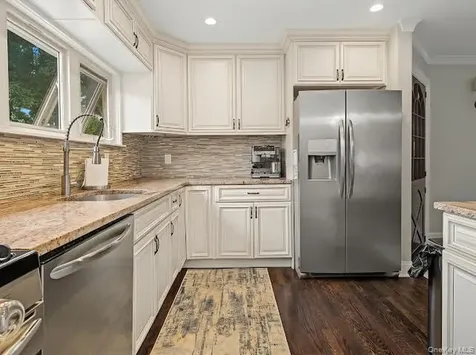 3980 Park Avenue Seaford NY 11783