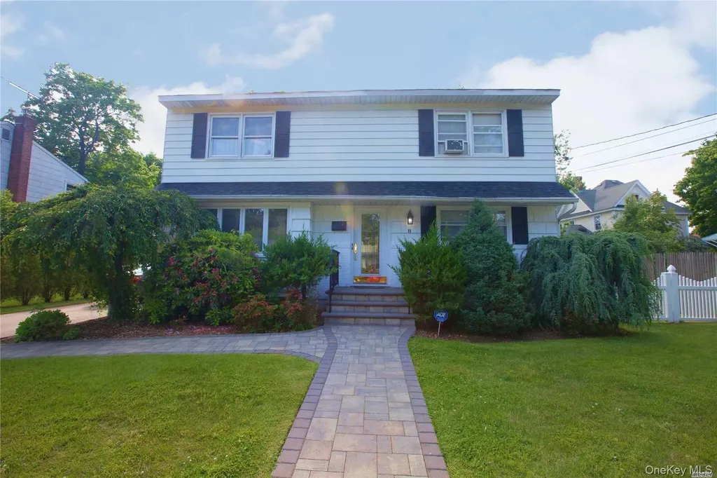 8 Hallock Street Farmingdale NY 11735