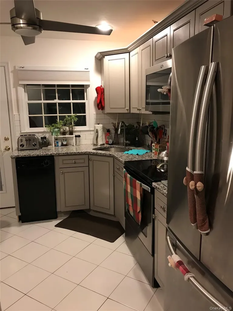 8 Hallock Street Farmingdale NY 11735