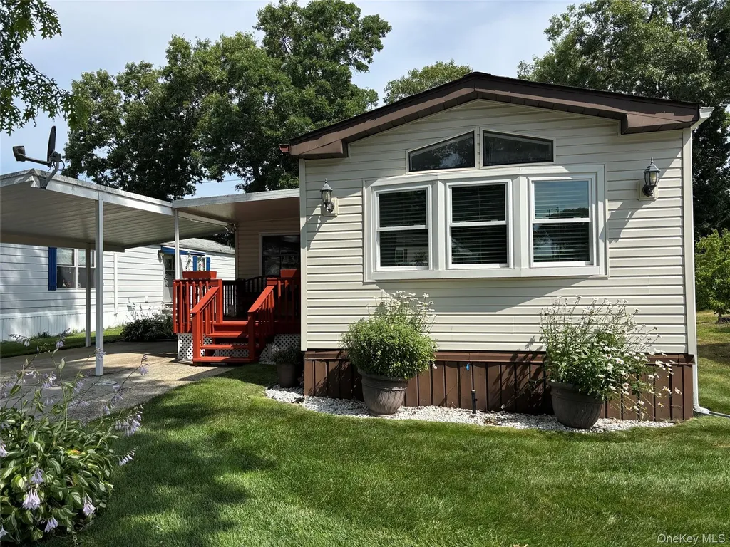 1661 Old Country Road Riverhead NY 11901