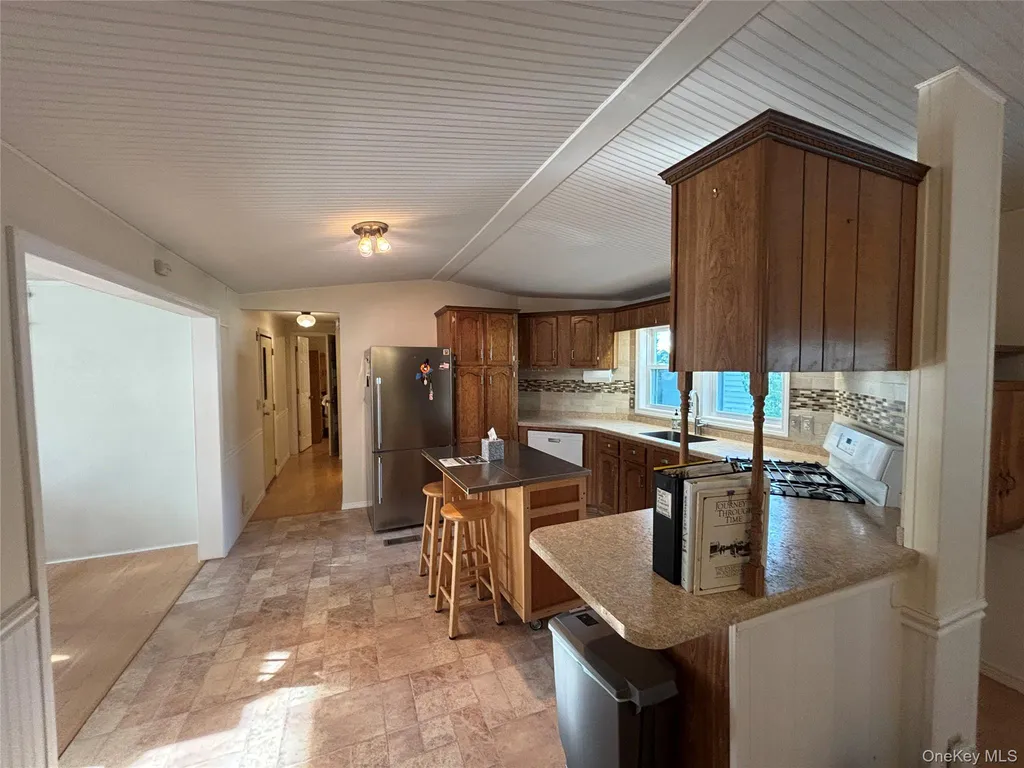1661 Old Country Road Riverhead NY 11901