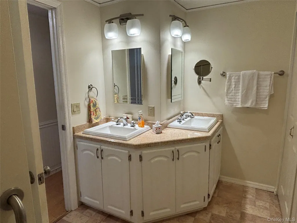 1661 Old Country Road Riverhead NY 11901