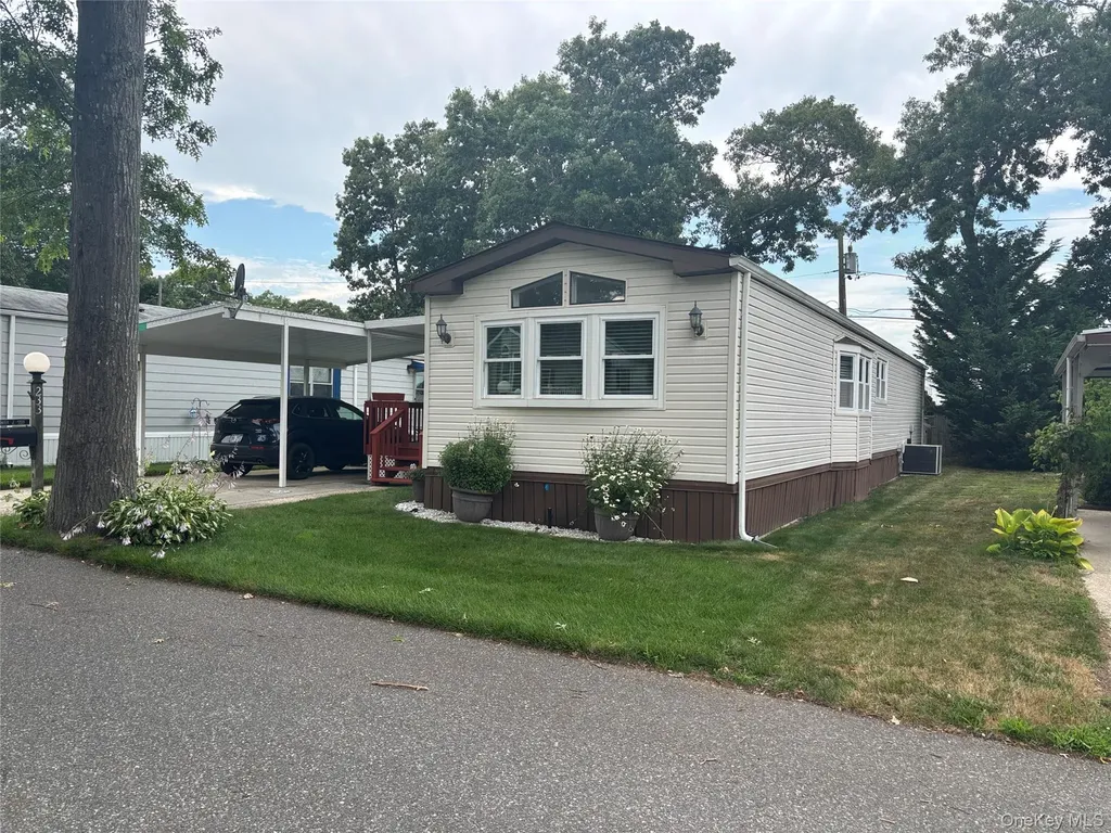 1661 Old Country Road Riverhead NY 11901