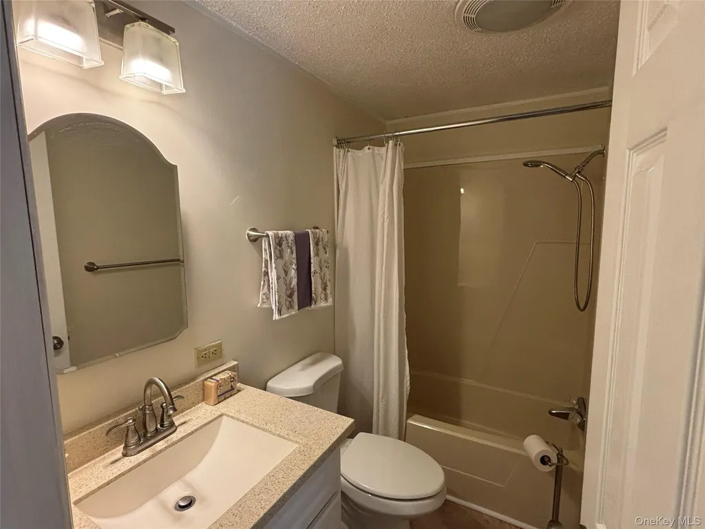 1661 Old Country Road Riverhead NY 11901