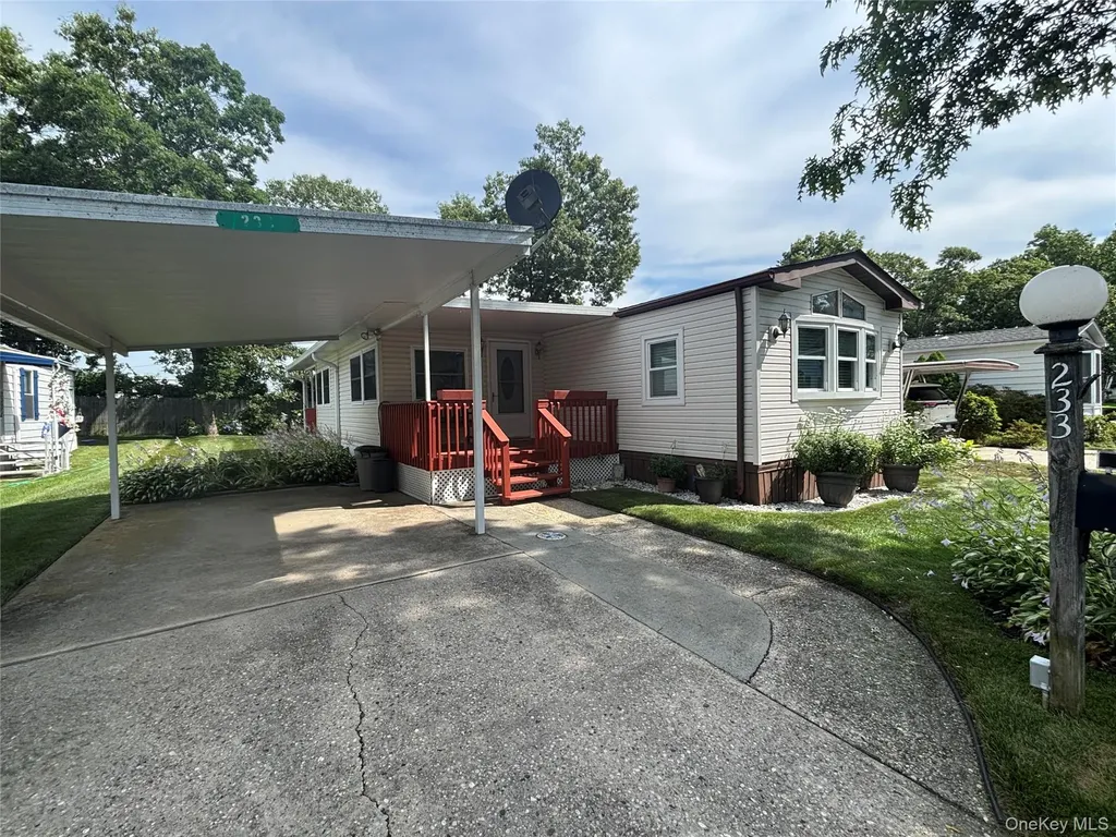 1661 Old Country Road Riverhead NY 11901