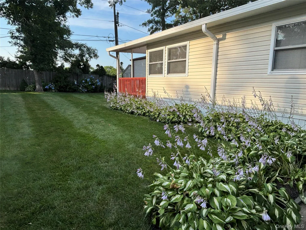 1661 Old Country Road Riverhead NY 11901