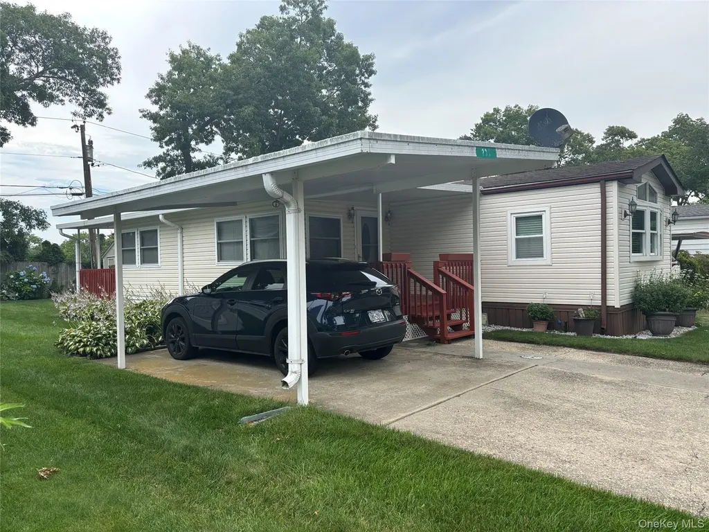 1661 Old Country Road Riverhead NY 11901