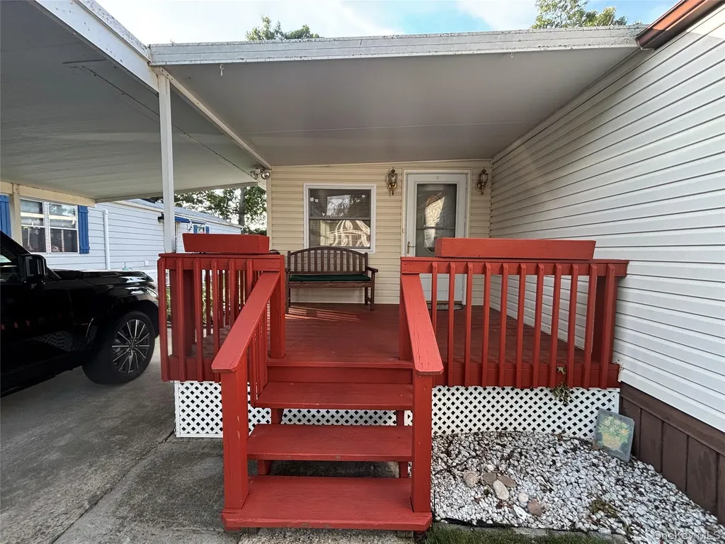 1661 Old Country Road Riverhead NY 11901