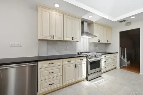 30 Harriet Drive Syosset NY 11791