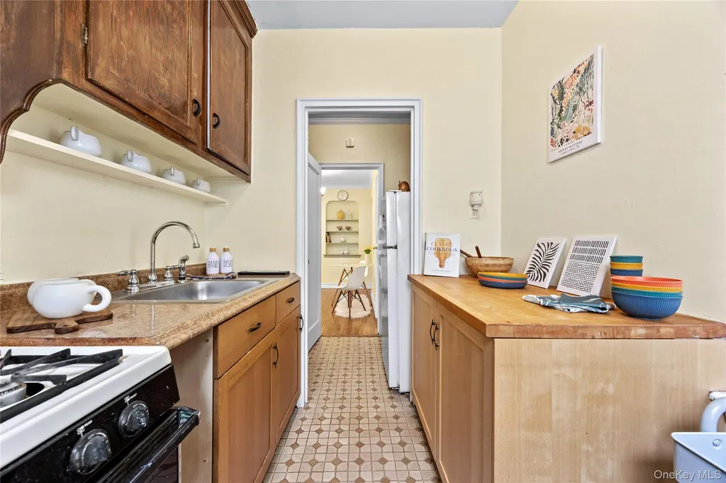 35-35 75th Street Jackson Heights NY 11372