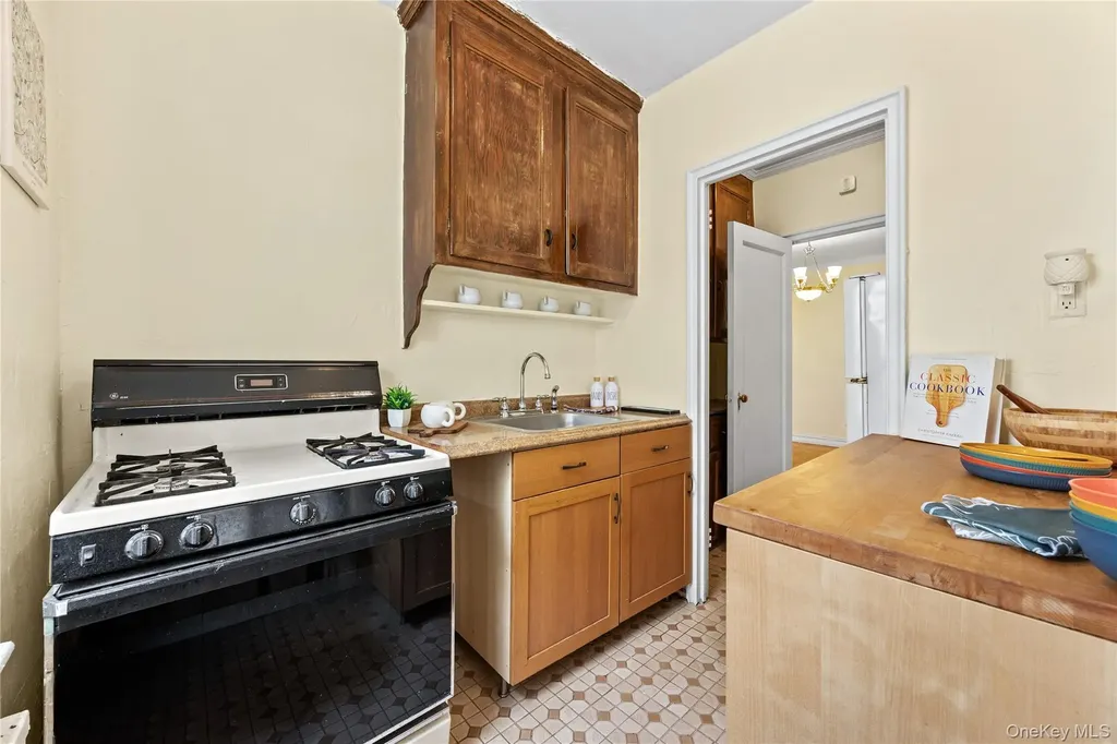 35-35 75th Street Jackson Heights NY 11372