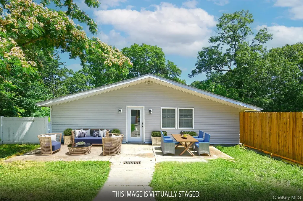 33 Robin Road Rocky Point NY 11778