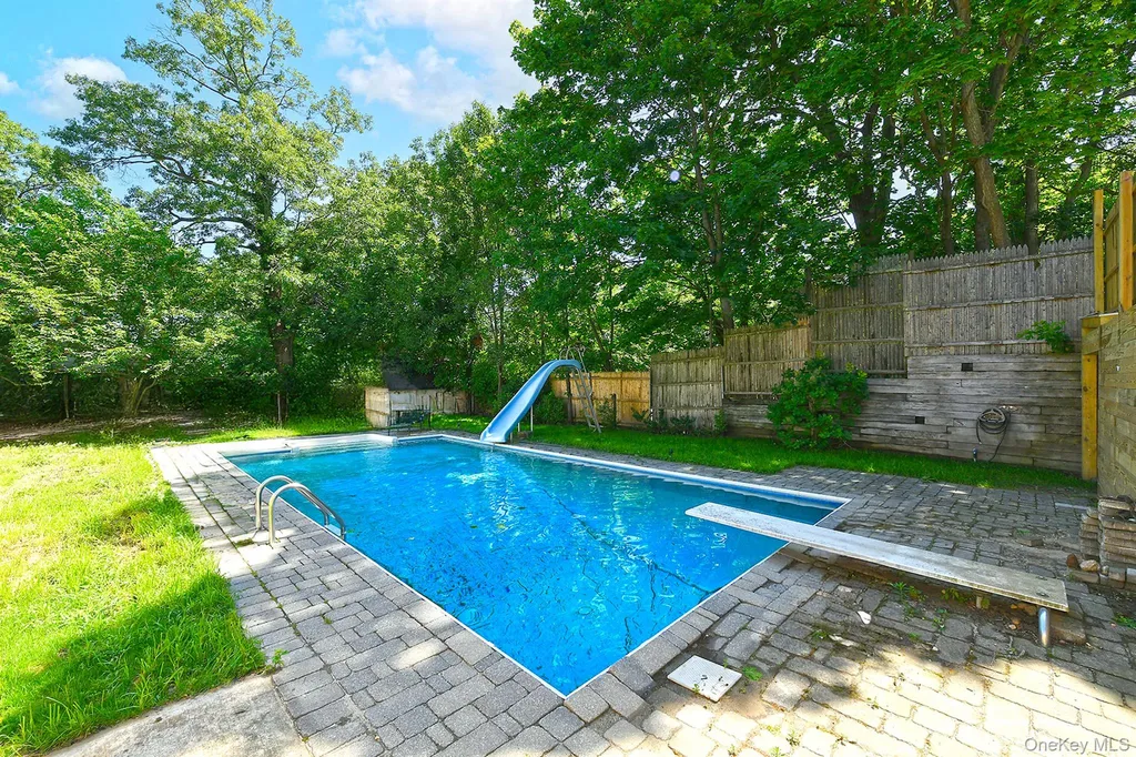 33 Robin Road Rocky Point NY 11778