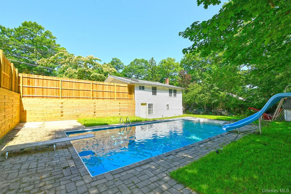 33 Robin Road Rocky Point NY 11778