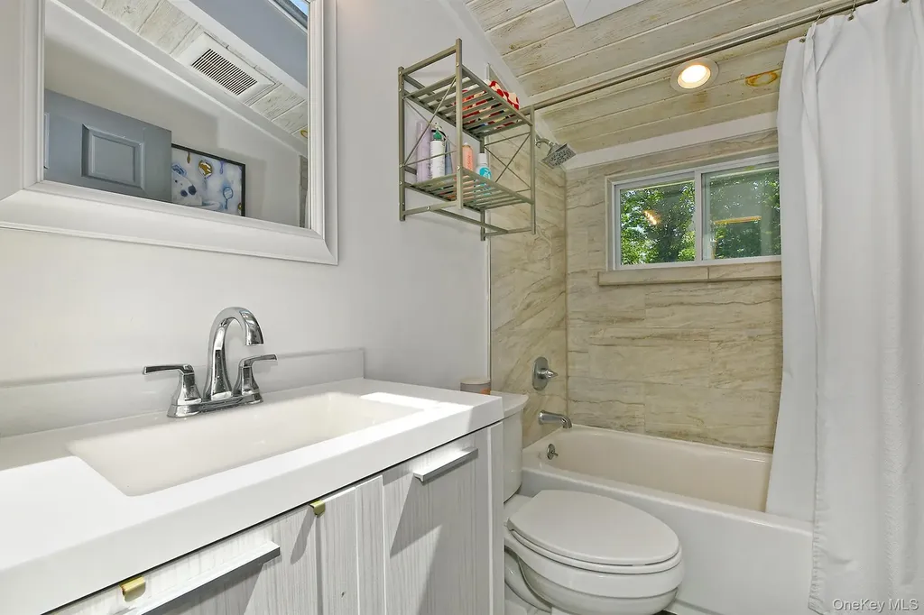 33 Robin Road Rocky Point NY 11778