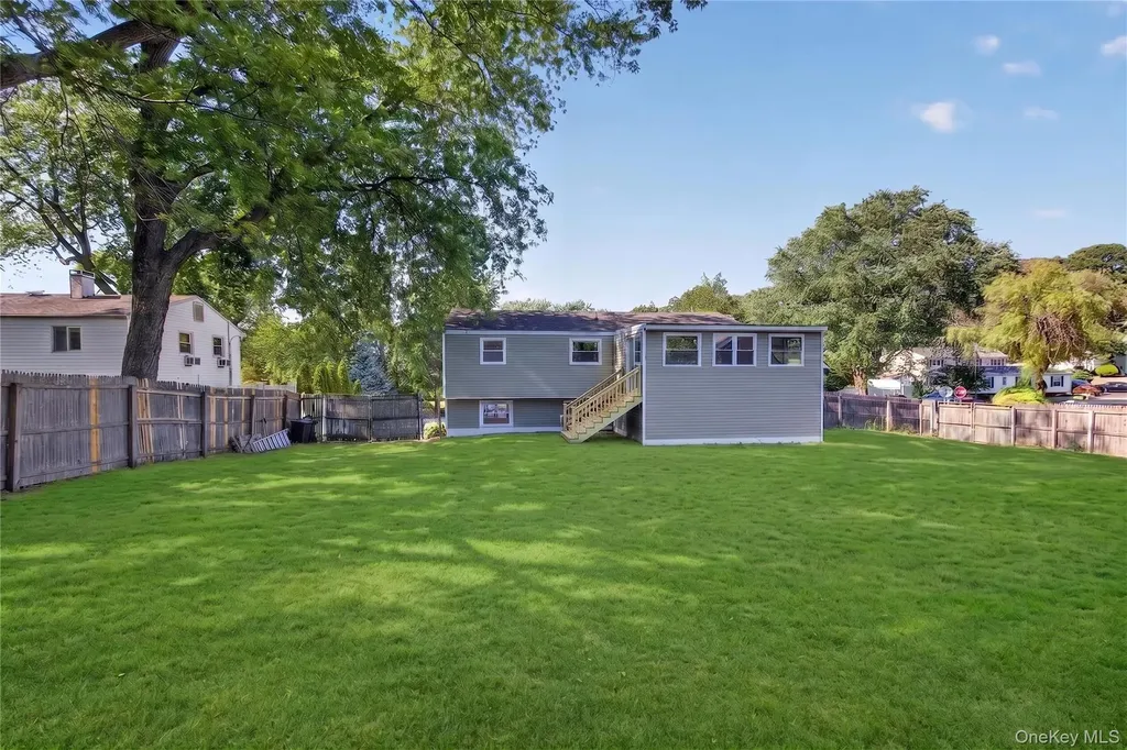 42 Crestwood Lane Farmingville NY 11738