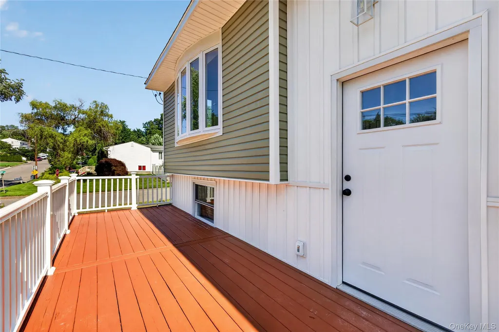 42 Crestwood Lane Farmingville NY 11738
