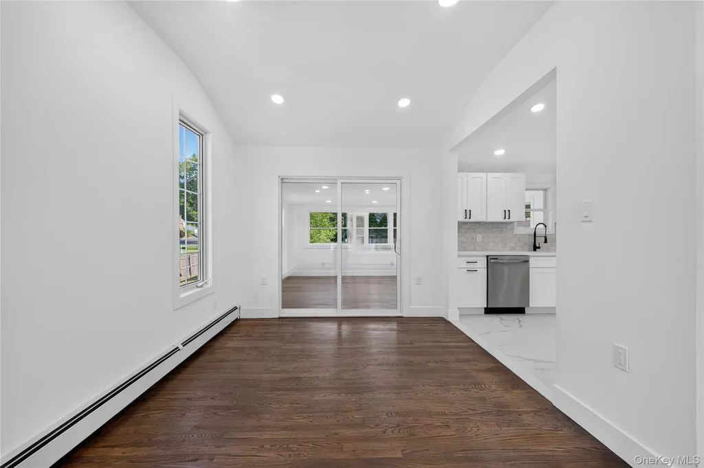 42 Crestwood Lane Farmingville NY 11738
