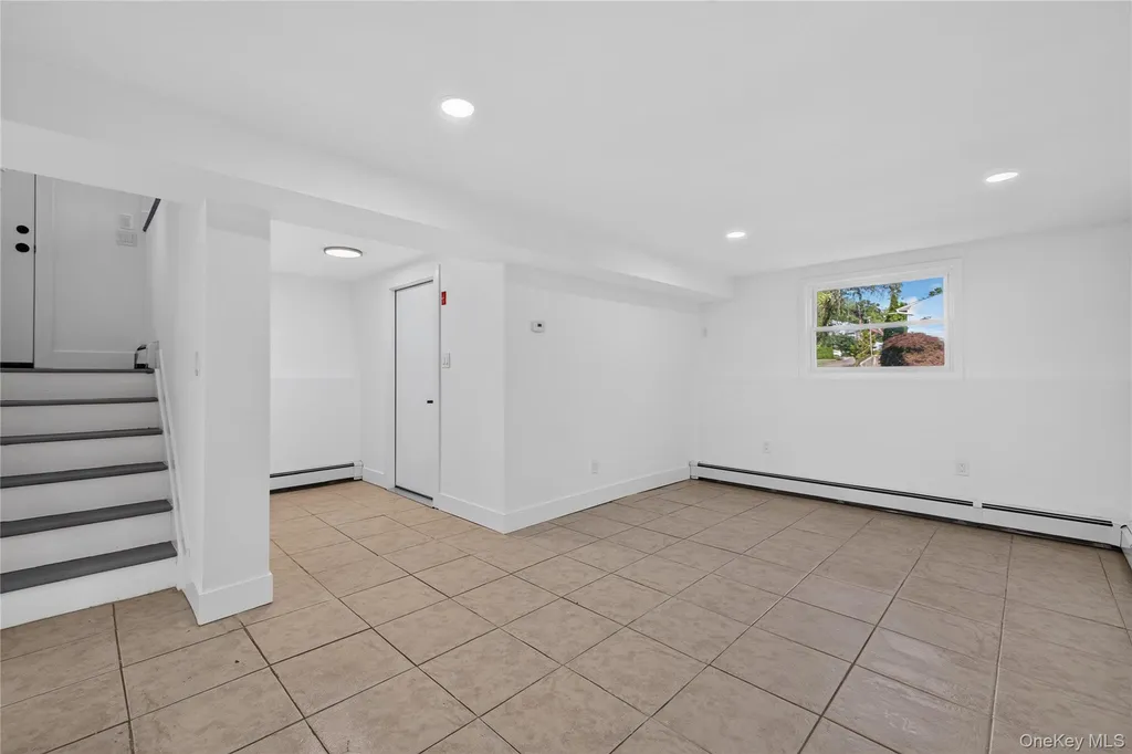 42 Crestwood Lane Farmingville NY 11738