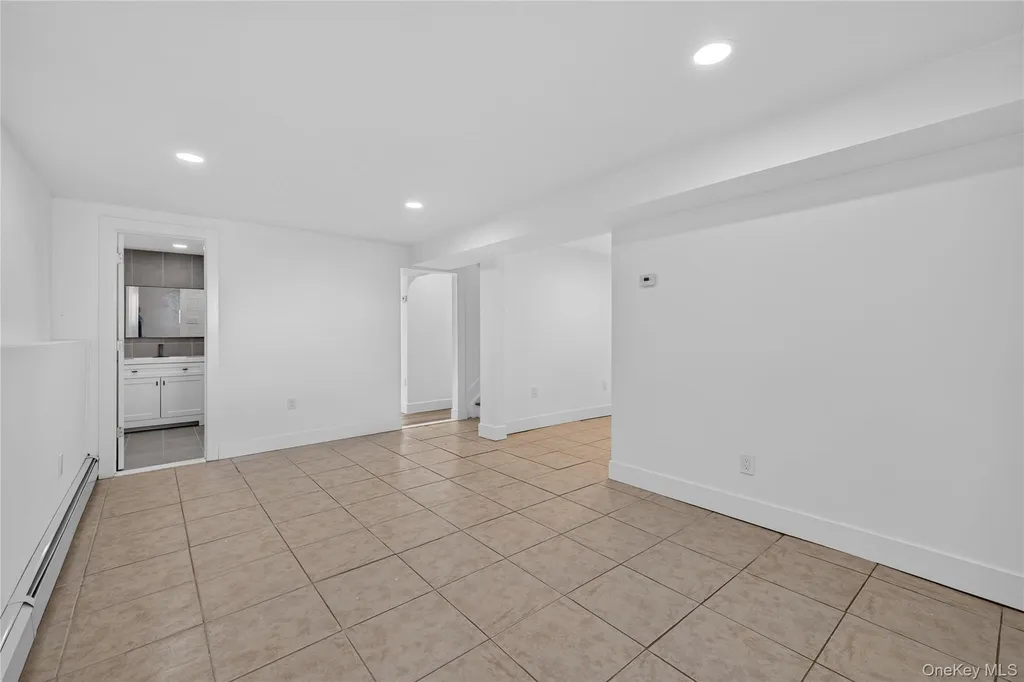 42 Crestwood Lane Farmingville NY 11738