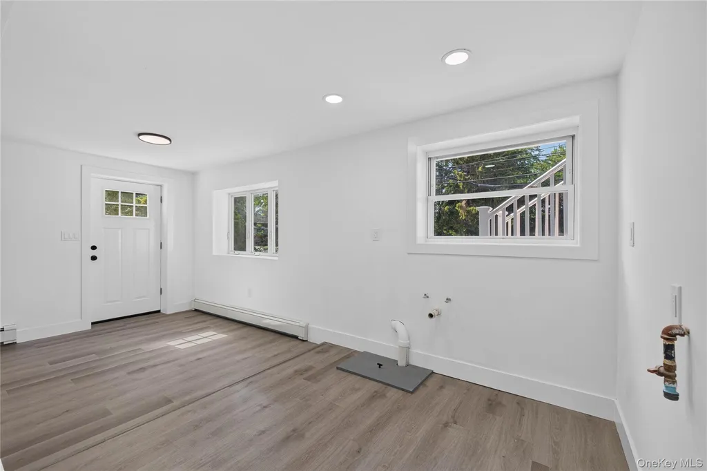 42 Crestwood Lane Farmingville NY 11738