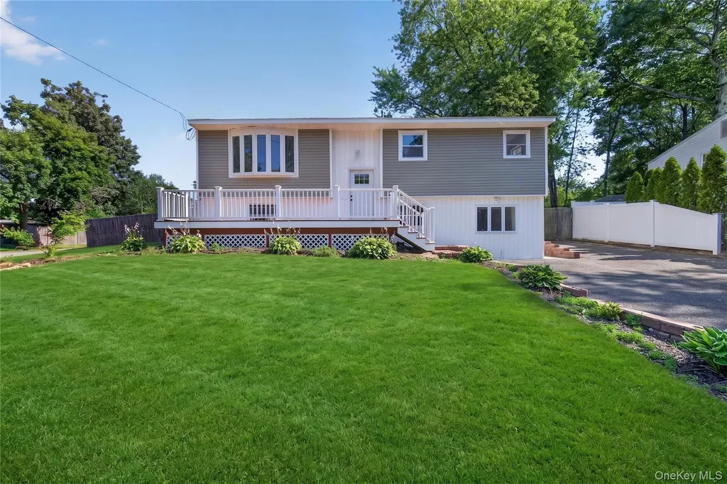 42 Crestwood Lane Farmingville NY 11738