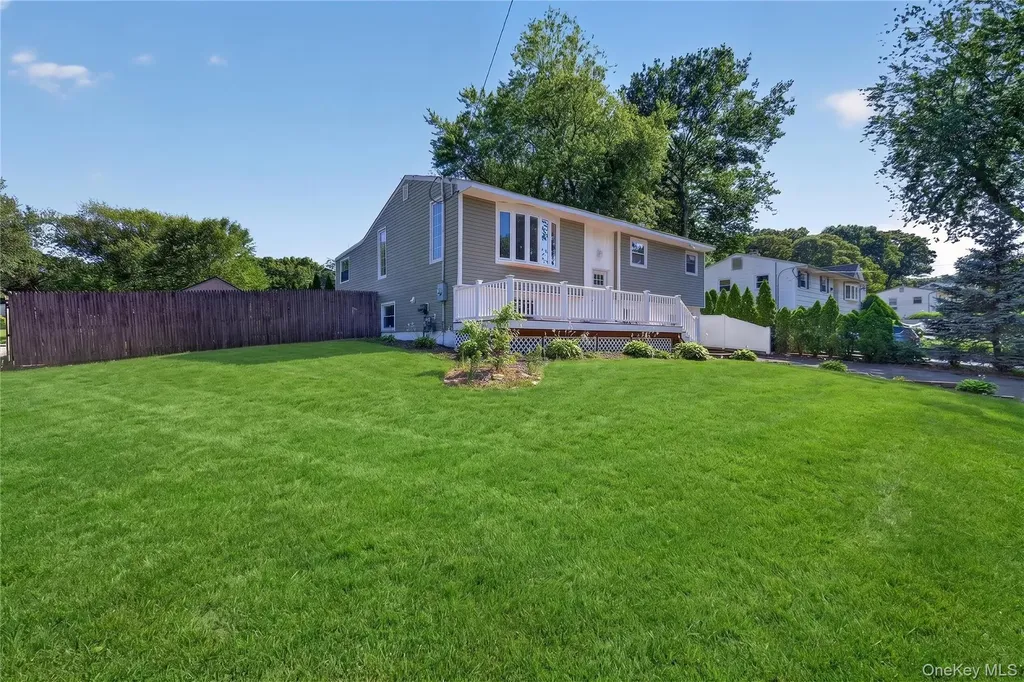 42 Crestwood Lane Farmingville NY 11738