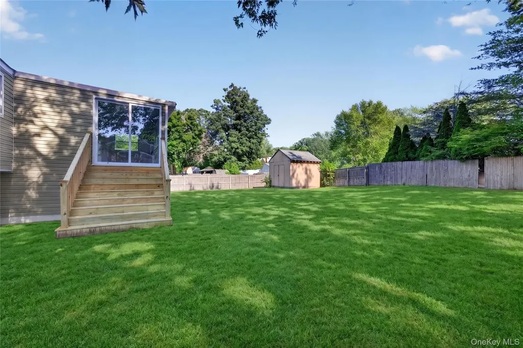 42 Crestwood Lane Farmingville NY 11738