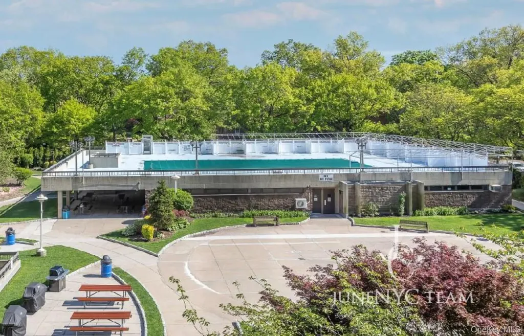 15038 Union Turnpike Flushing NY 11367