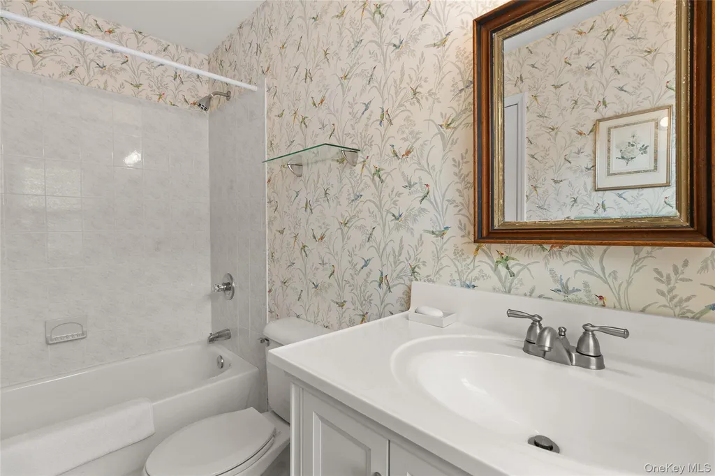 31 Joyces Way Bay Shore NY 11706