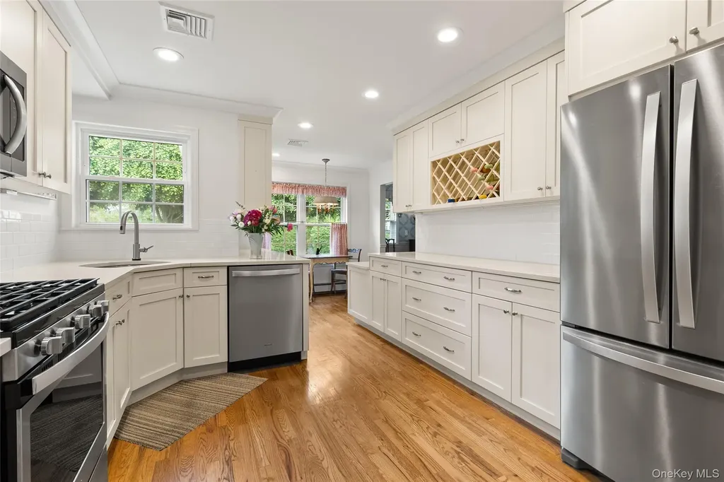 31 Joyces Way Bay Shore NY 11706