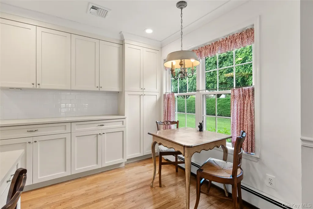 31 Joyces Way Bay Shore NY 11706