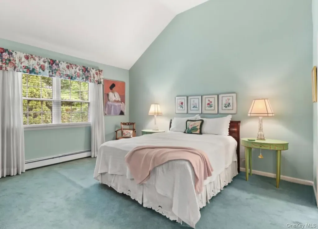 31 Joyces Way Bay Shore NY 11706