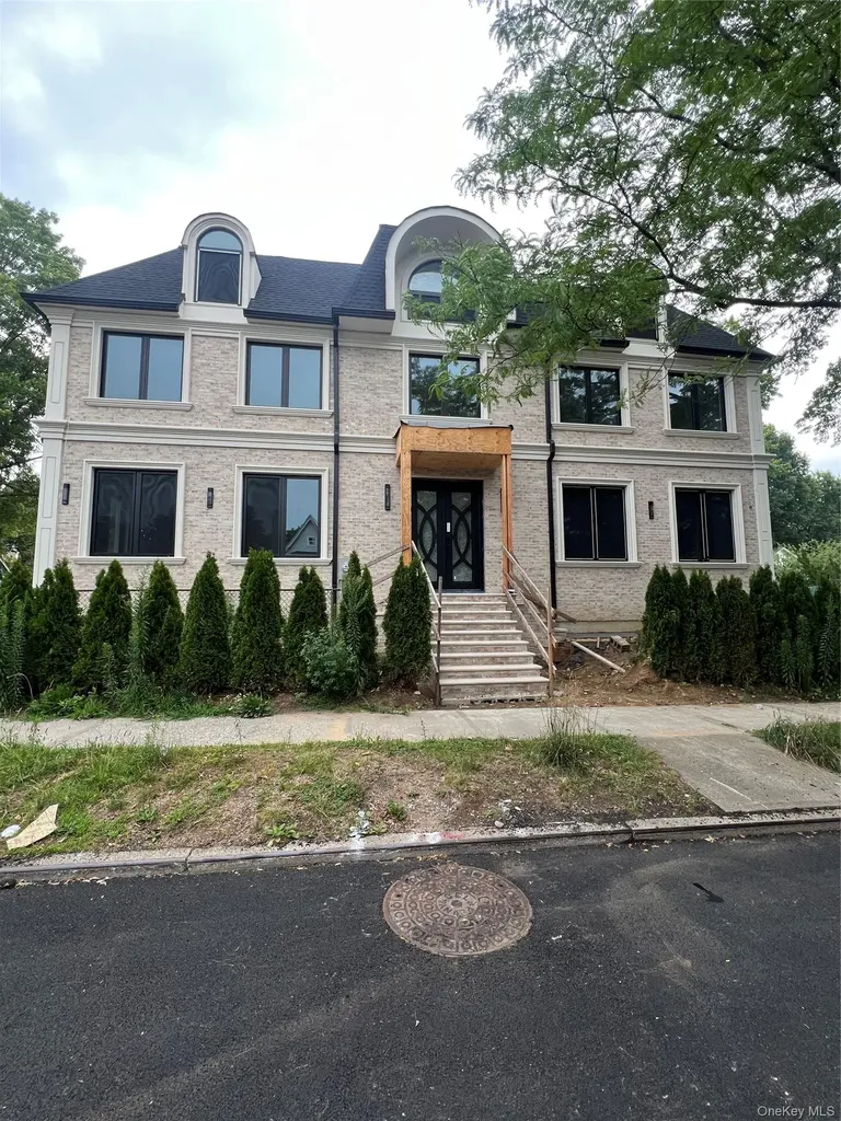 8507 Abingdon Road Kew Gardens NY 11415