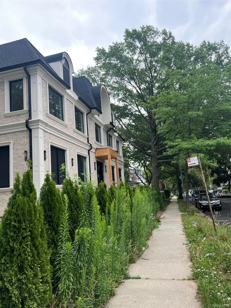 8507 Abingdon Road Kew Gardens NY 11415