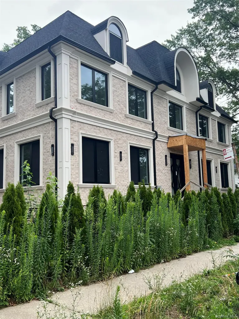 8507 Abingdon Road Kew Gardens NY 11415