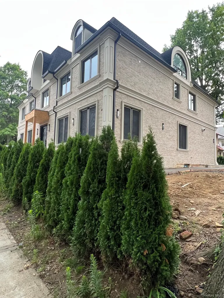 8507 Abingdon Road Kew Gardens NY 11415