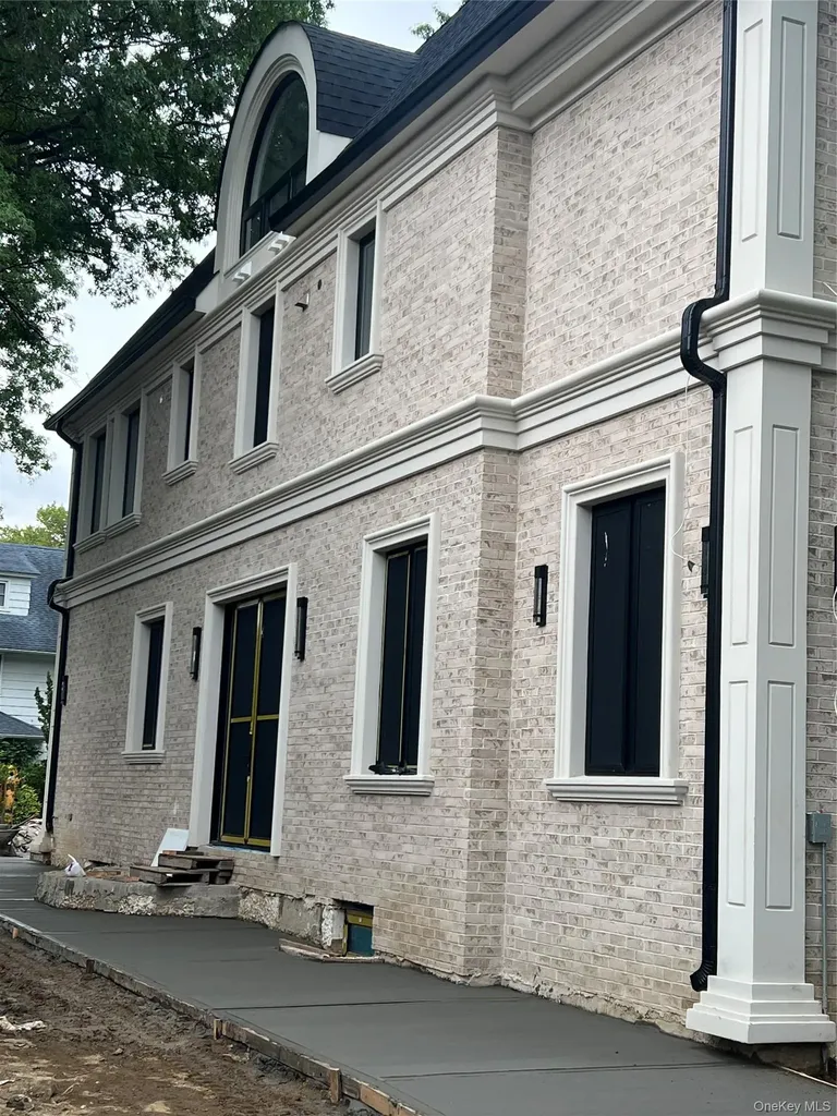 8507 Abingdon Road Kew Gardens NY 11415